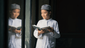 Lebih Baik Mana Santri Fokus Ngaji atau Santri Ngaji dan Khidmah Kepada Kiyai?