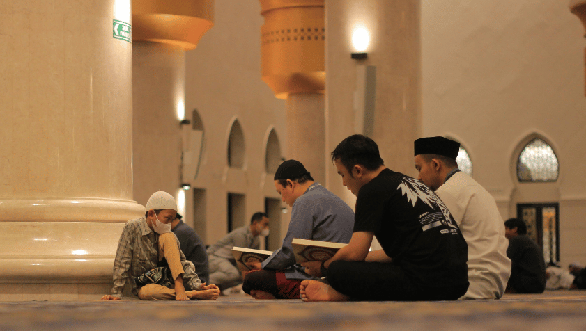 Peran Pesantren dalam Membangun Masyarakat Berakhlak